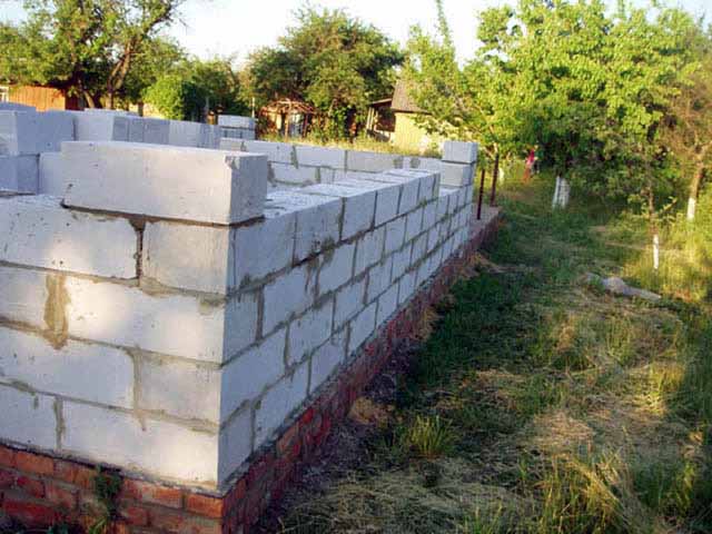 Aerated concrete block wall