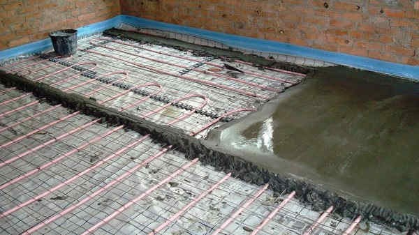 Screed over a water-heated floor