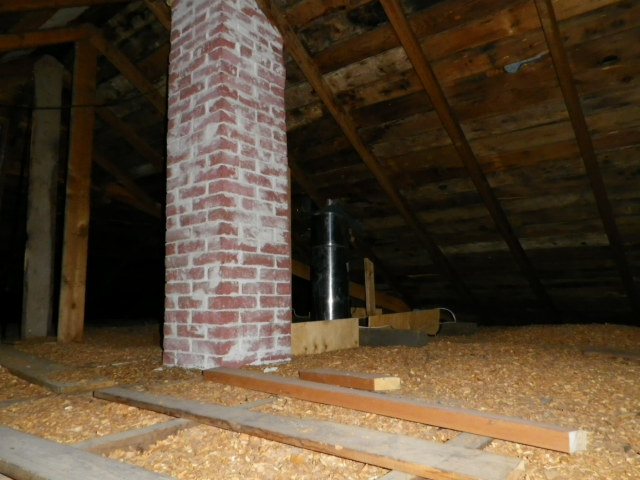 Loose roof insulation