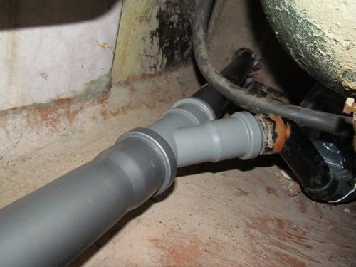 มีท่อระบายน้ำใต้ห้องน้ำ - ต้องทำอย่างไร?