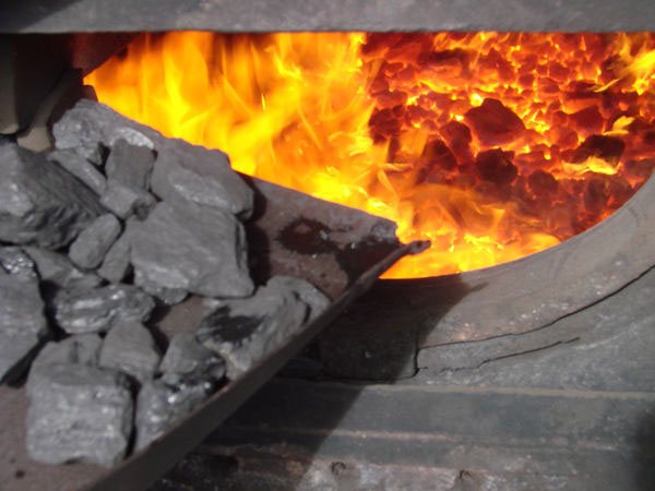 Temperatura de combustión del carbón. Temperatura de combustión del carbón vegetal y del carbón en varios dispositivos.