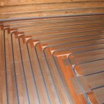 Podlaha teplé vody: na dřevěném podkladu, jak pokládat desku, pokládat a instalovat podle finské technologie