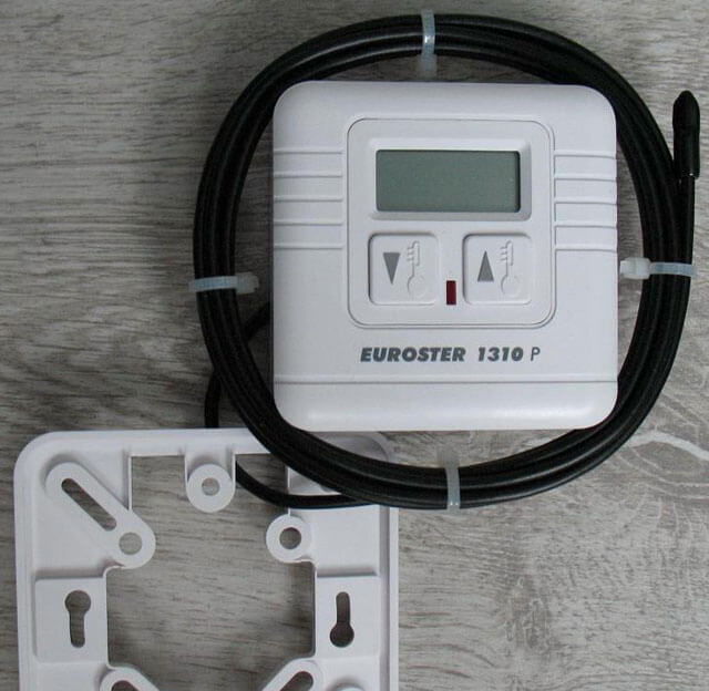 temperature sensor for underfloor heating water