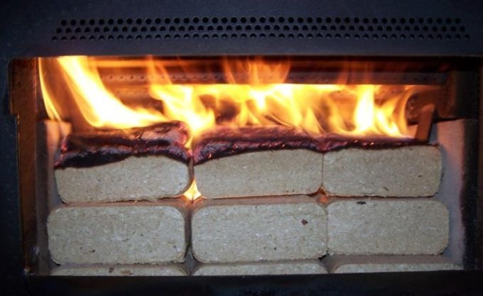Calefacció amb briquetes de serradures