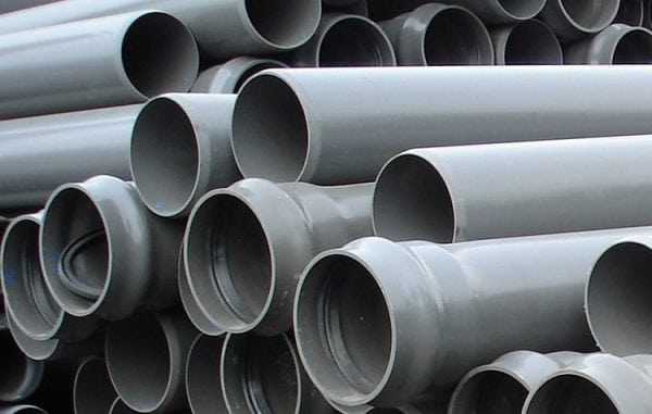 Se recomiendan tuberías de PVC para alcantarillado interno.