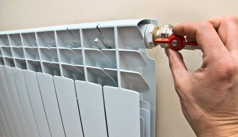 Removing air from the heating system: how the air lock is released