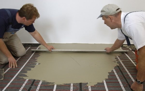 Trải hệ thống sưởi sàn trong lớp láng - công nghệ từng bước cho sàn điện nước