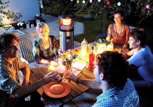 Un lampione a infrarossi per una residenza estiva, che si riscalda anche: questo è abbastanza conveniente