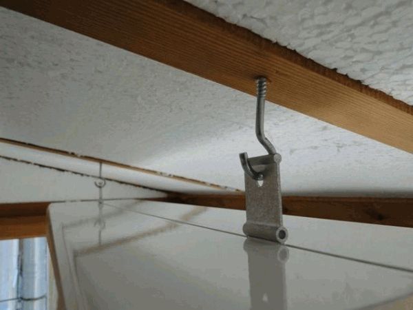 Installation af et infrarødt varmelegeme i loftet