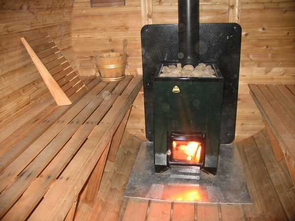 Instal·lació d’una estufa al bany amb una llar de foc remota