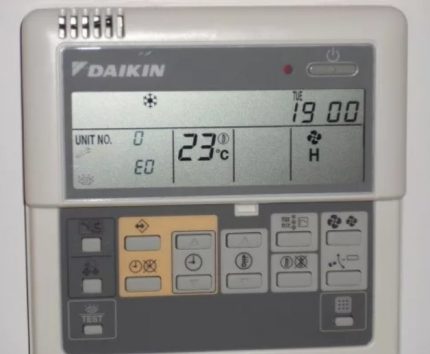 Dispositiu de control del sistema de refrigeració per aire
