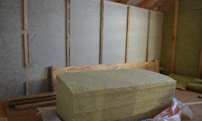 isolamento delle pareti con lana minerale dall'interno