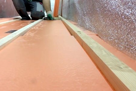 floor insulation on logs with penoplex