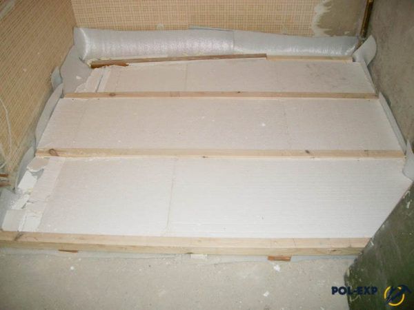 Floor insulation with foam