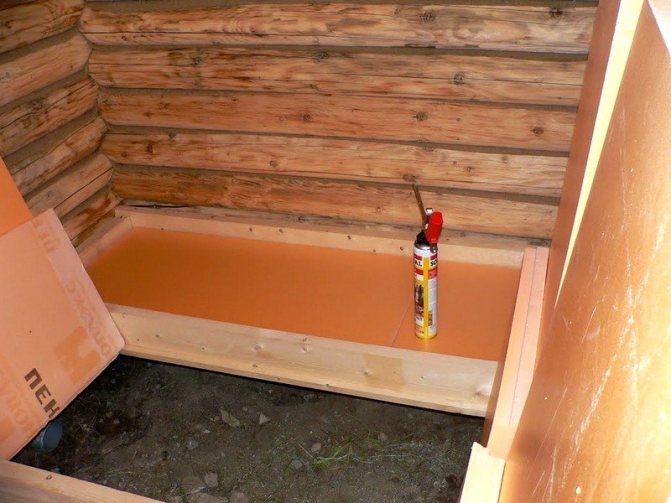 Isolatie van de vloer in het bad: geëxpandeerde klei, penoplex of op de grond