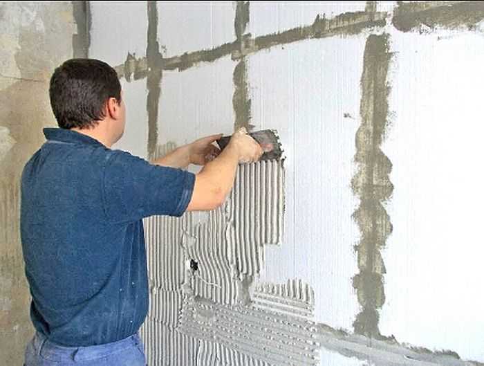 Aïllar les parets de la casa amb escuma: destruint mites