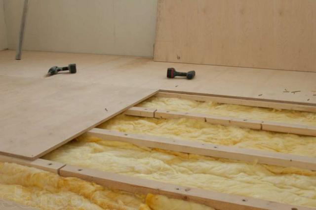 Izolujte podlahu v dřevěném domě vlastními rukama
