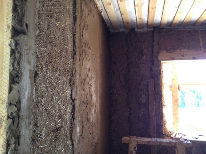 Isoliamo la casa con l'argilla: il modo più antico e arrabbiato