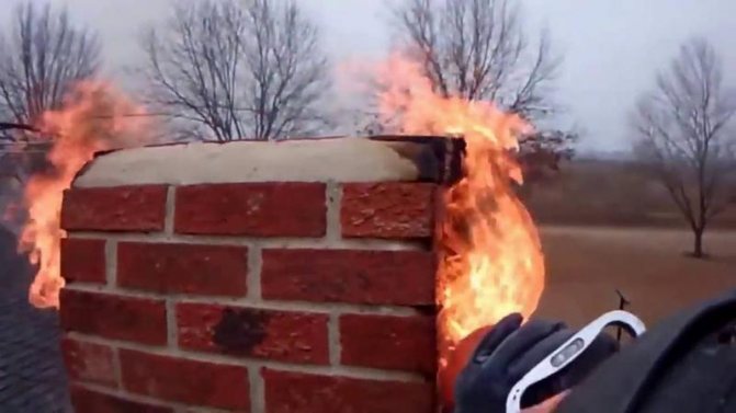 Combustión de hollín en una chimenea.