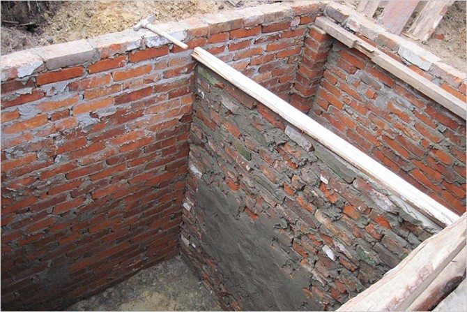 Brick cesspool