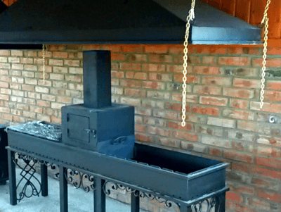 Ombrello di scarico sopra il barbecue
