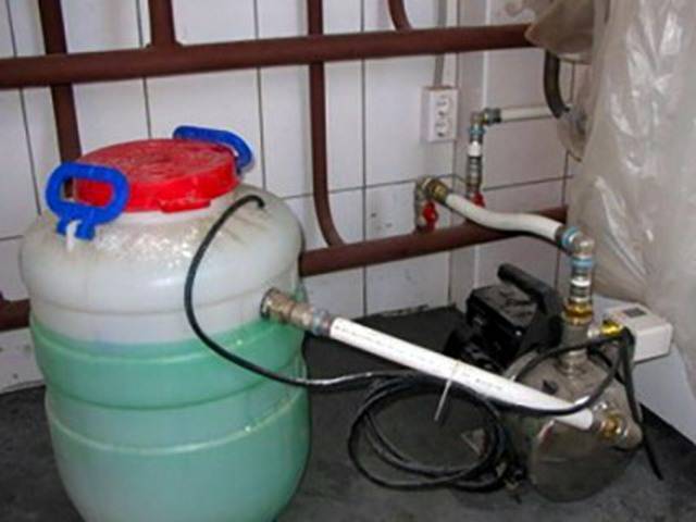 ملء نظام التدفئة بسائل التبريد: كيف تملأ بالماء أو التجمد