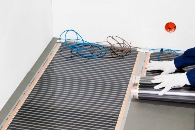 The cost of underfloor heating using a carbon-based film material is low